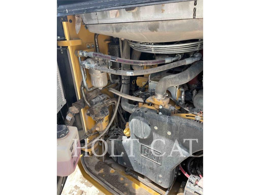 CAT 299D XHP 滑移装载机