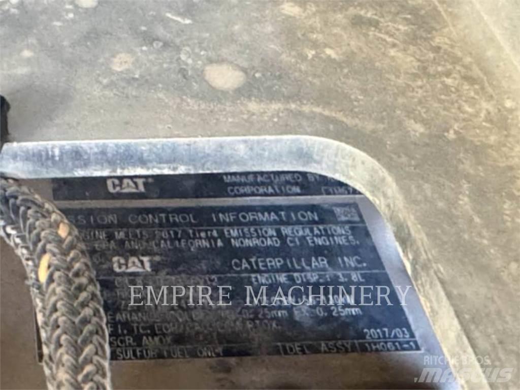 CAT 299D2 滑移装载机