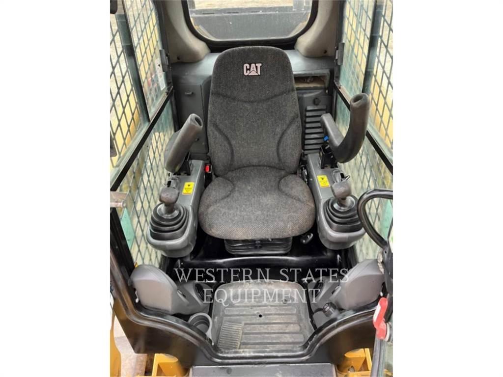 CAT 299D2 滑移装载机