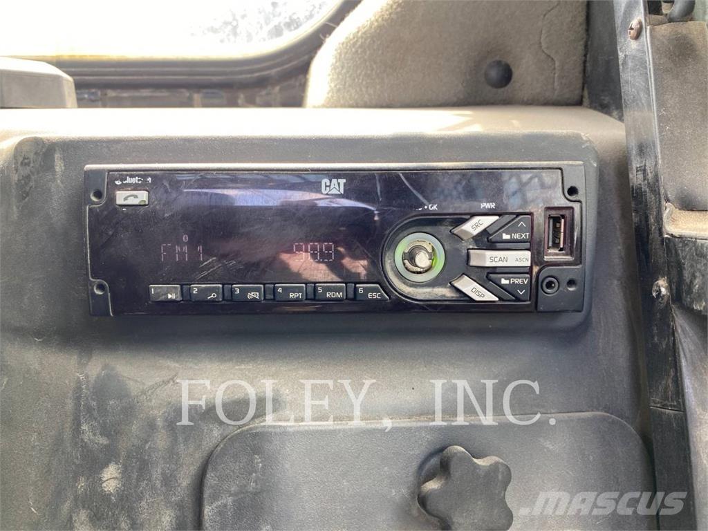 CAT 299D2 履带式装载机