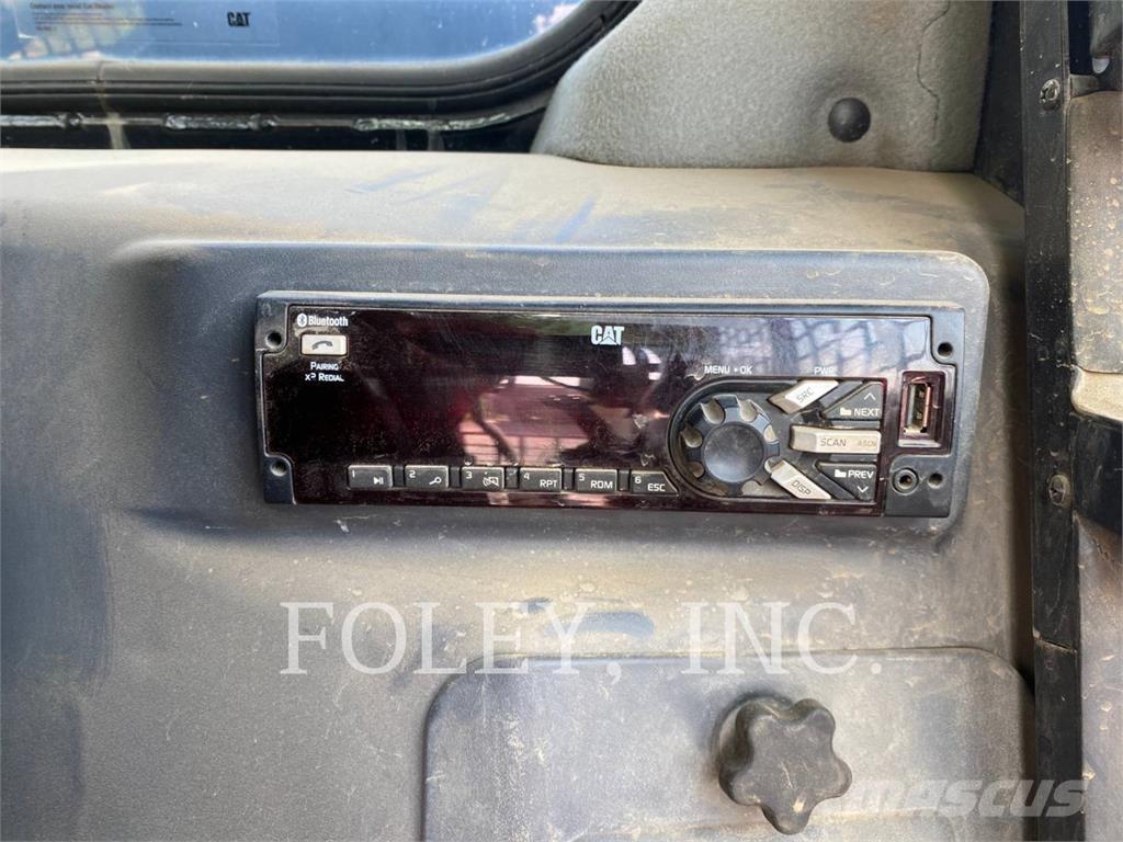 CAT 299D2 履带式装载机