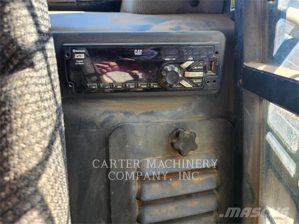 CAT 299D2 滑移装载机