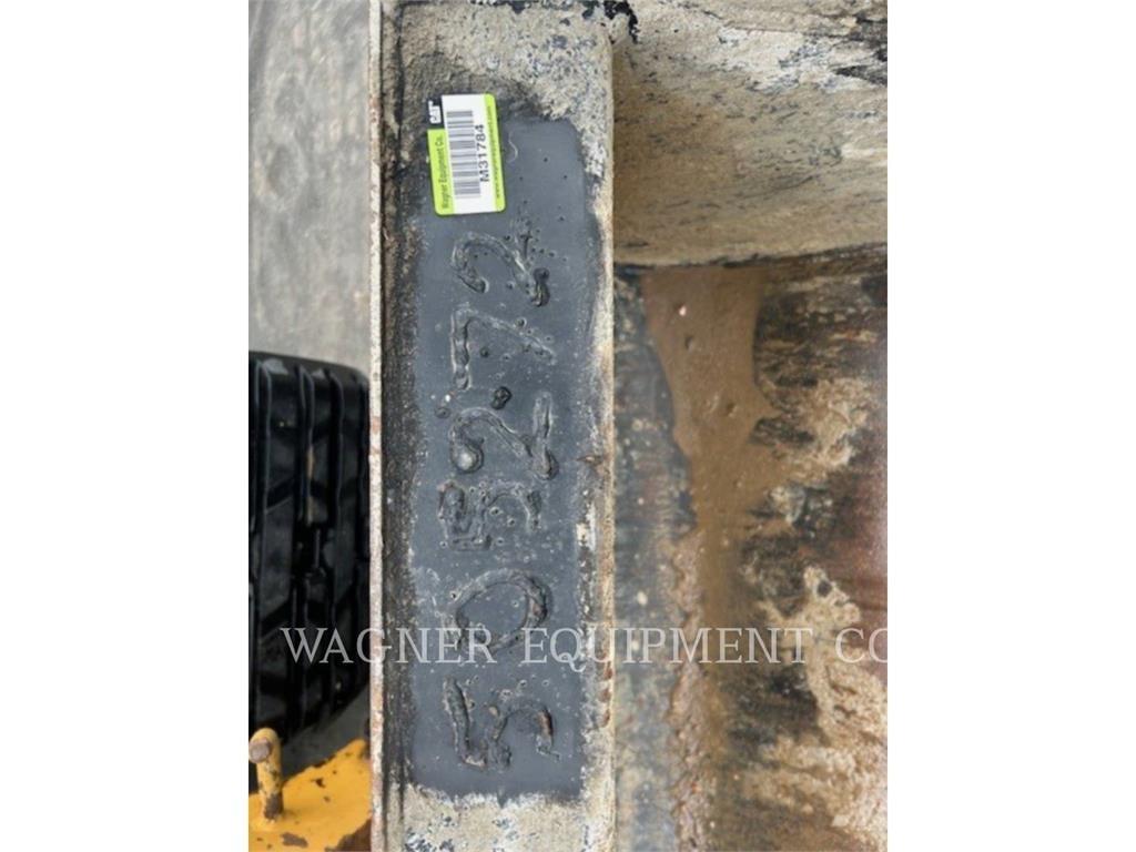 CAT 299D2 履带式装载机