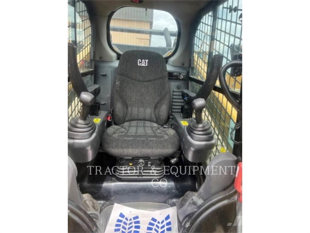 CAT 299D2 XHP 滑移装载机