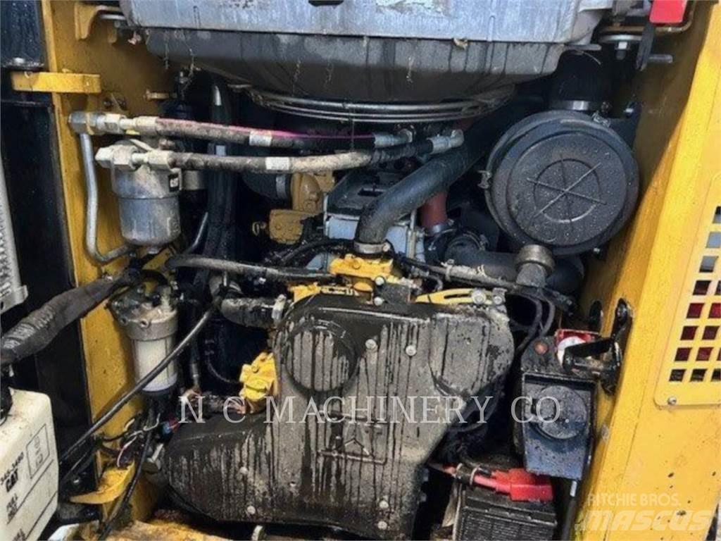 CAT 299D2 XHP 滑移装载机