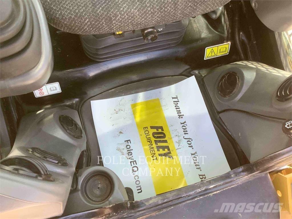 CAT 299D2XHP 滑移装载机