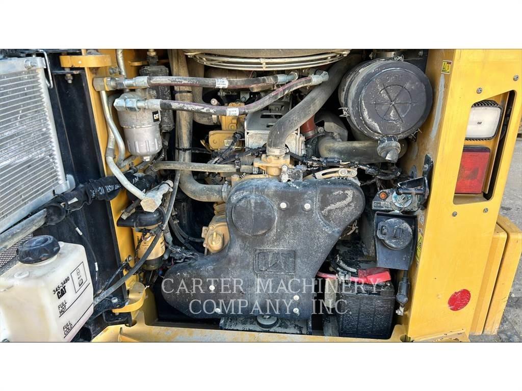 CAT 299D3 滑移装载机