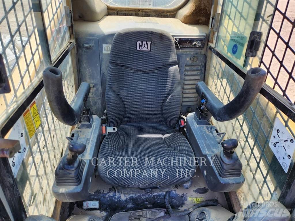 CAT 299D3 滑移装载机