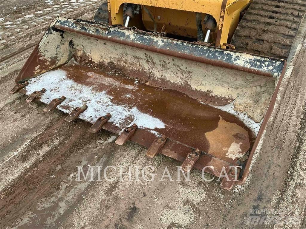 CAT 299D3 滑移装载机