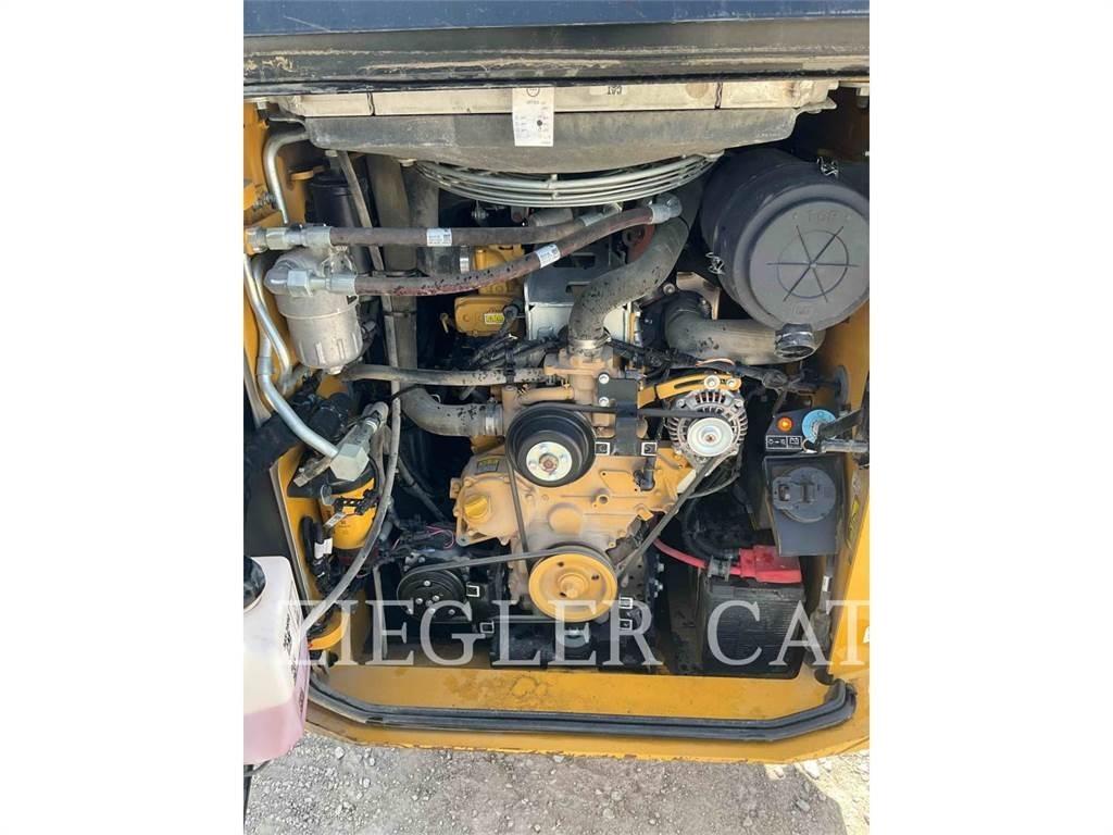 CAT 299D3 履带式装载机