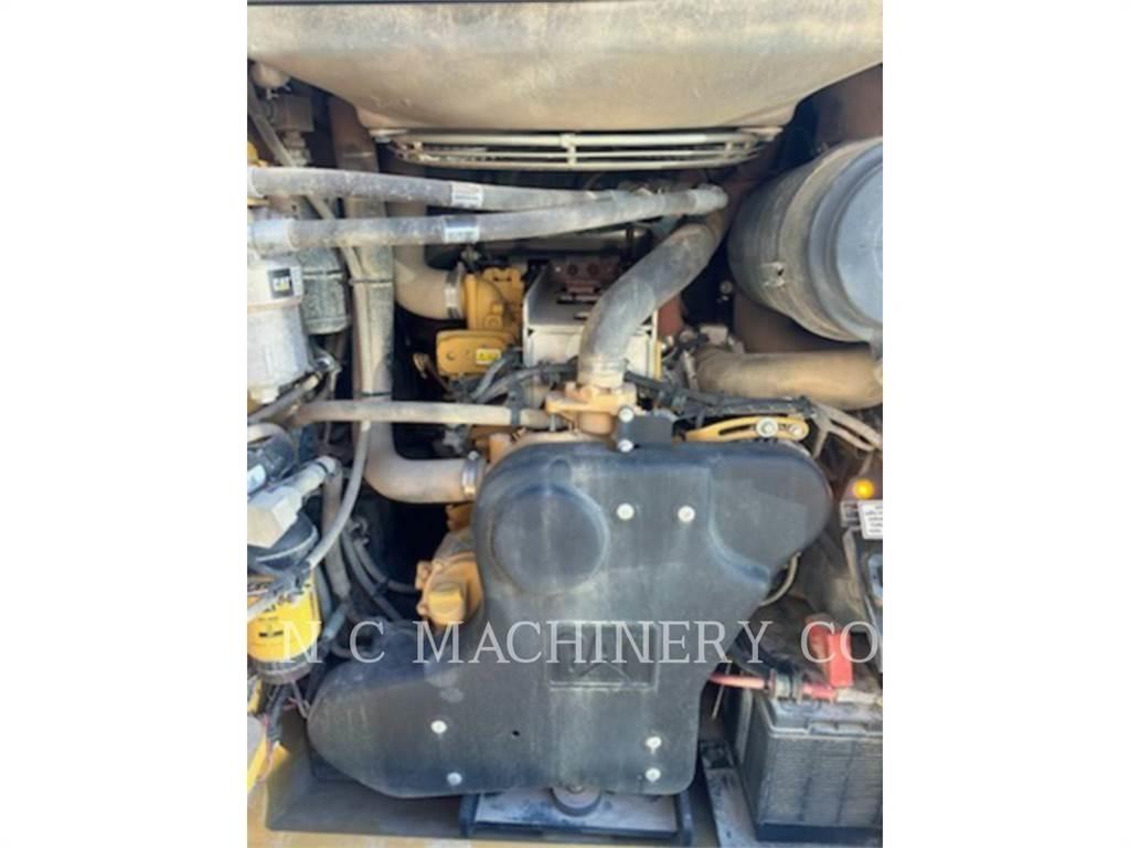 CAT 299D3 滑移装载机