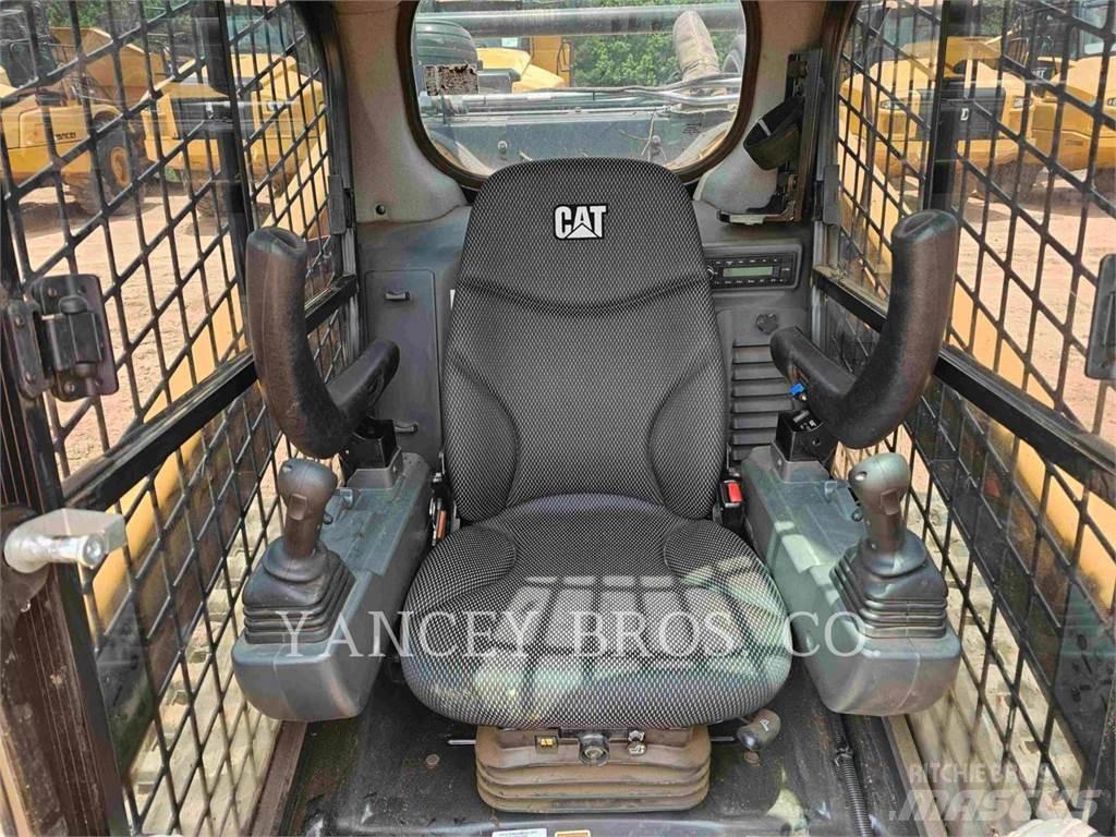 CAT 299D3 XE 滑移装载机