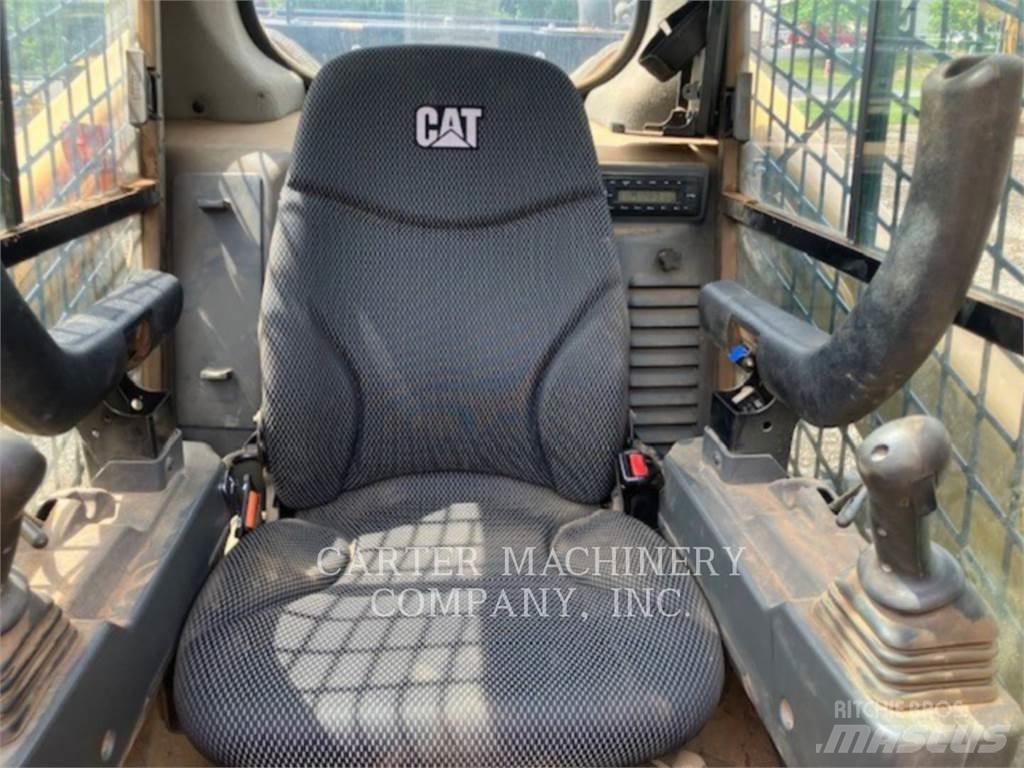 CAT 299D3 XE 滑移装载机