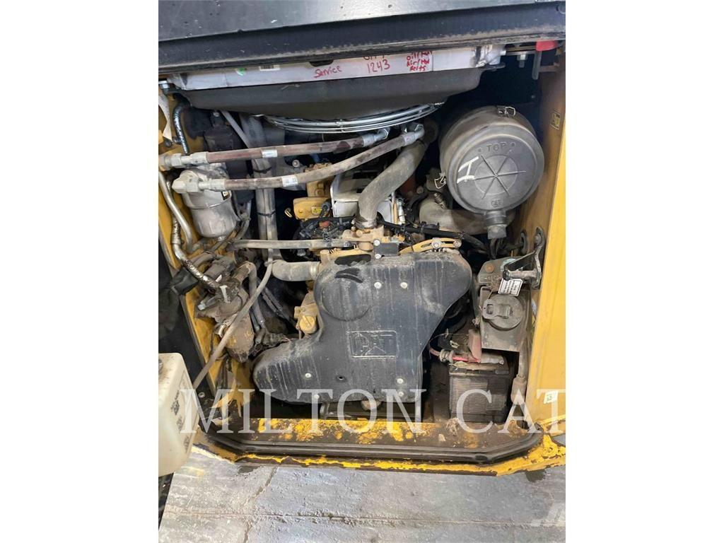 CAT 299D3 XHP 滑移装载机