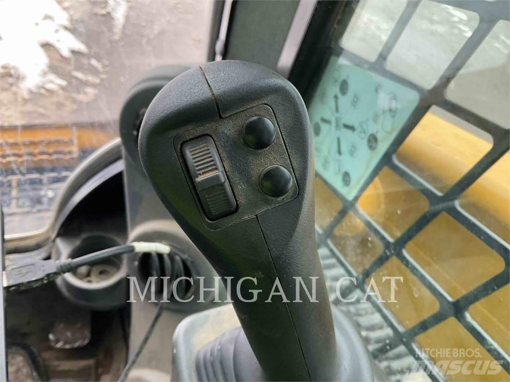CAT 299D3XE D2AQBR 滑移装载机