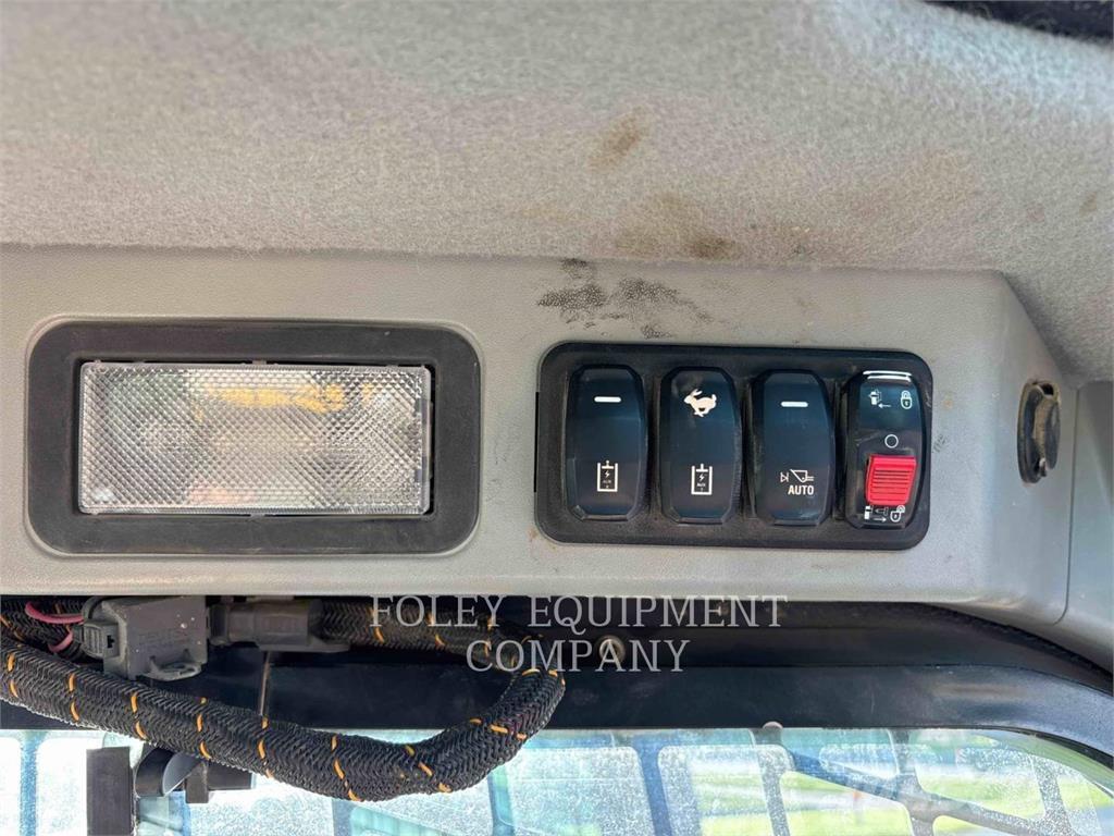 CAT 299D3XPS2C 滑移装载机