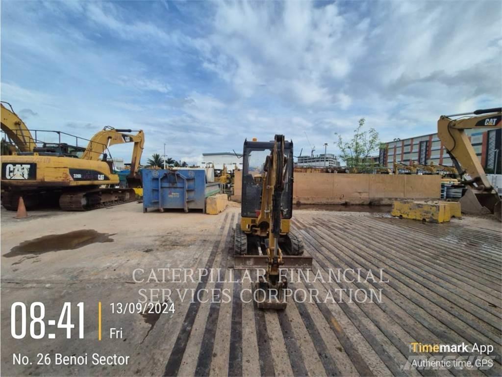 CAT 301.7-05CR 履带挖掘机