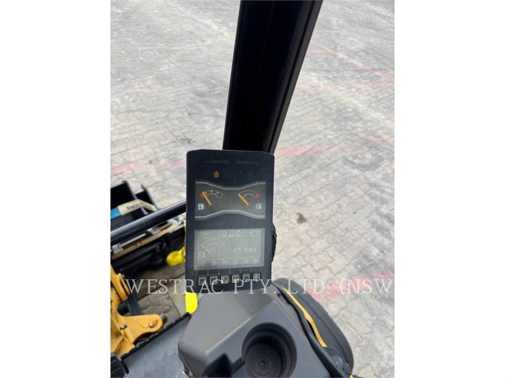 CAT 301.7CR 履带挖掘机