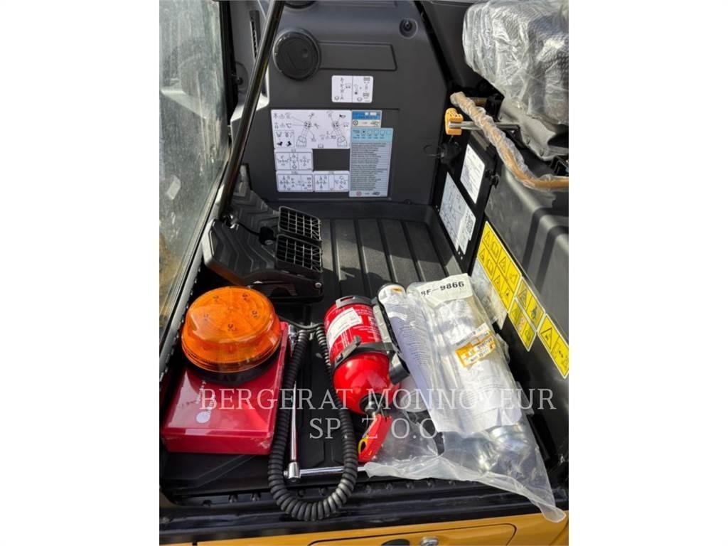 CAT 301.8 履带挖掘机