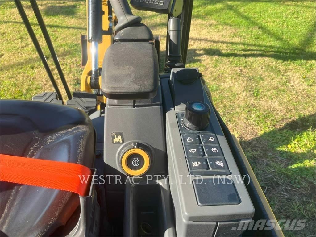 CAT 301.8 履带挖掘机