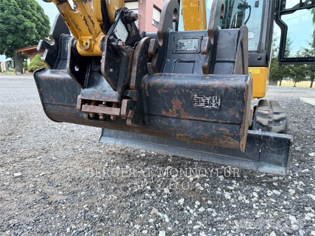 CAT 301.8 履带挖掘机