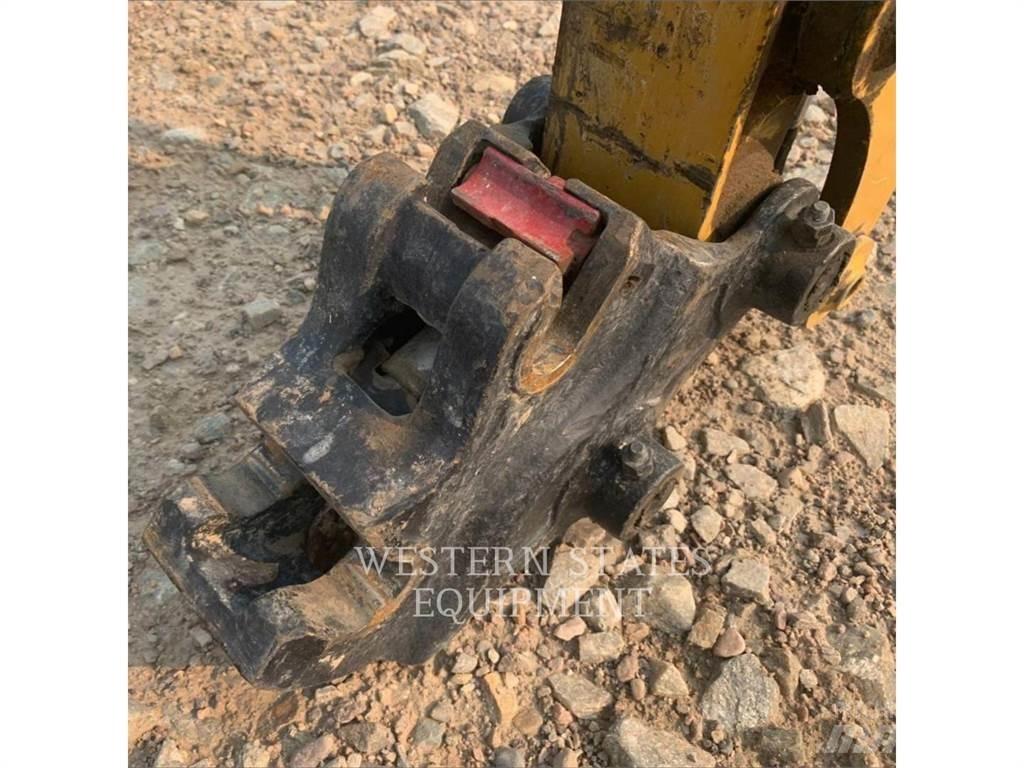 CAT 302 履带挖掘机