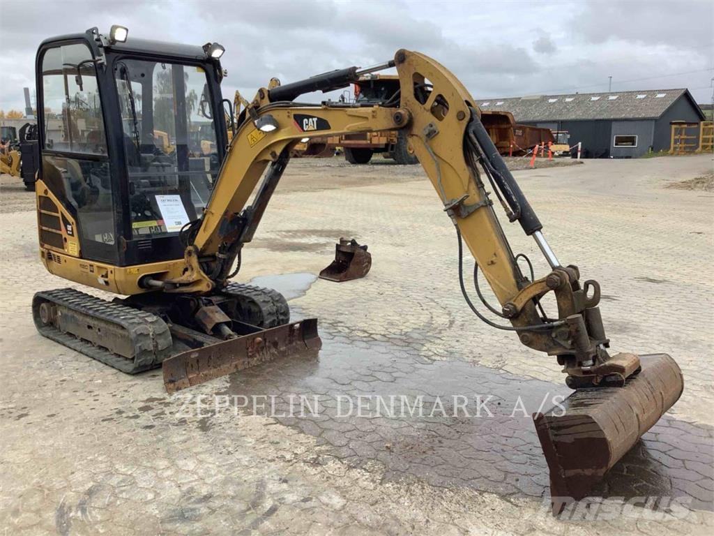 CAT 302.2D 履带挖掘机