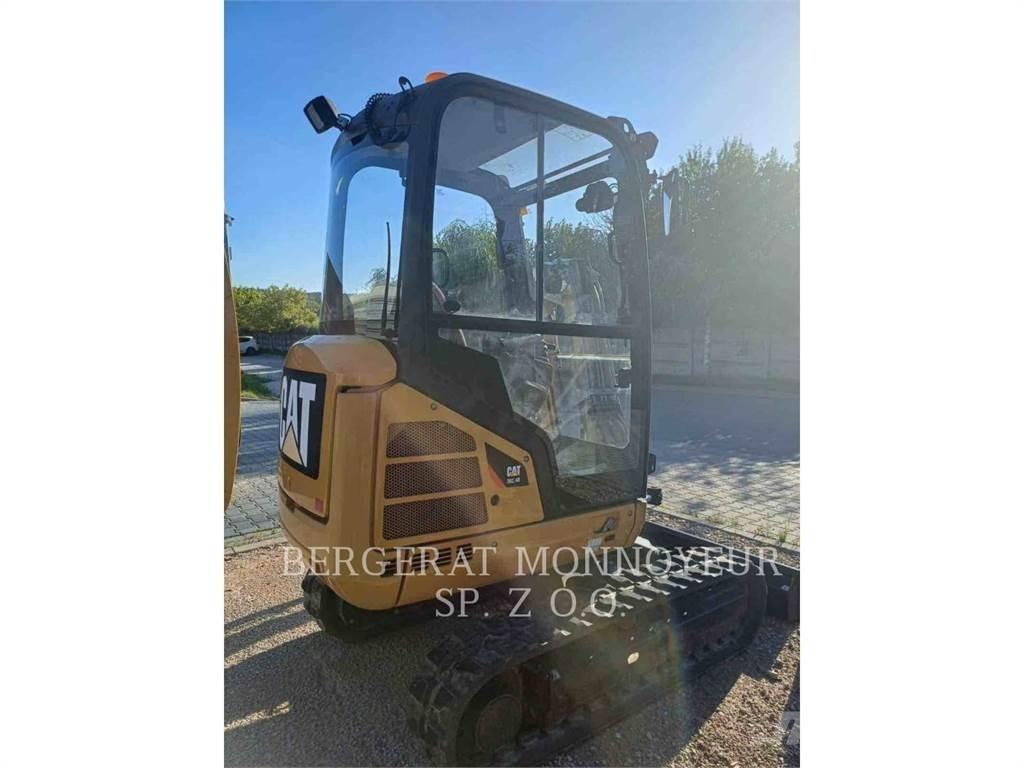 CAT 302.4D 履带挖掘机