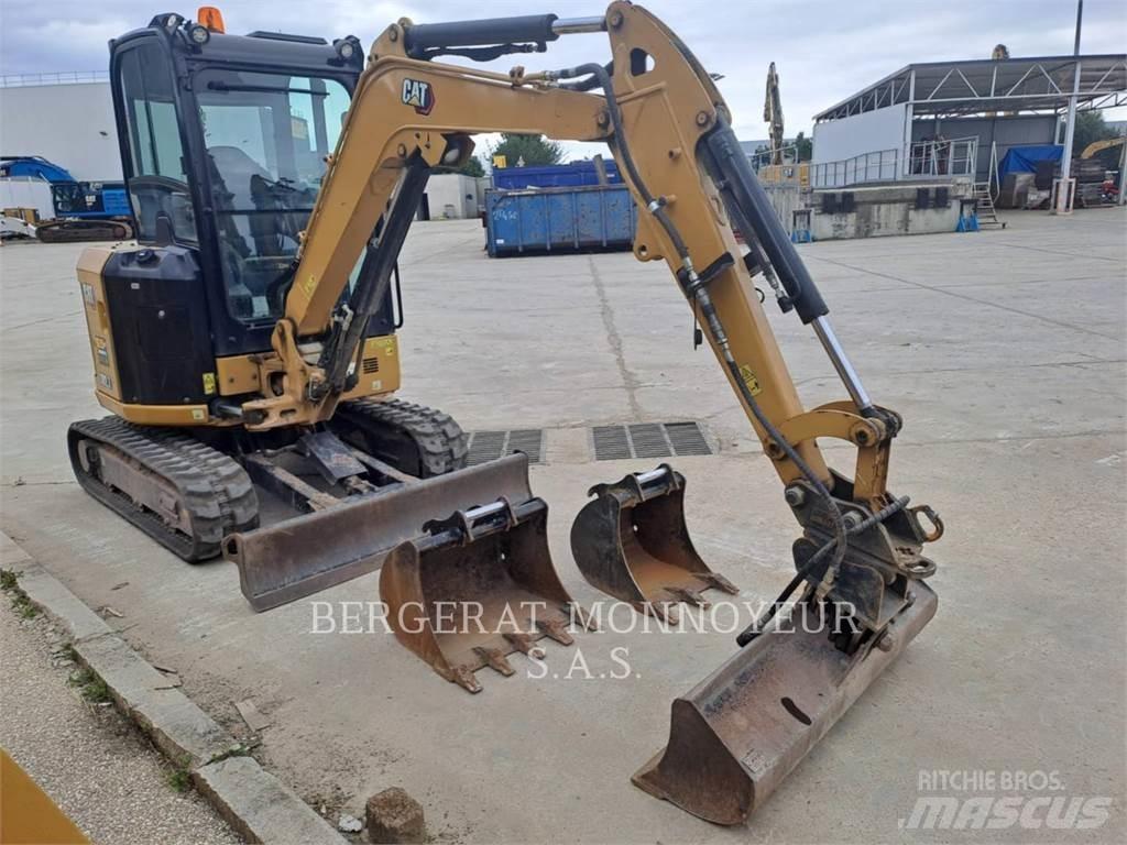 CAT 302.7 履带挖掘机