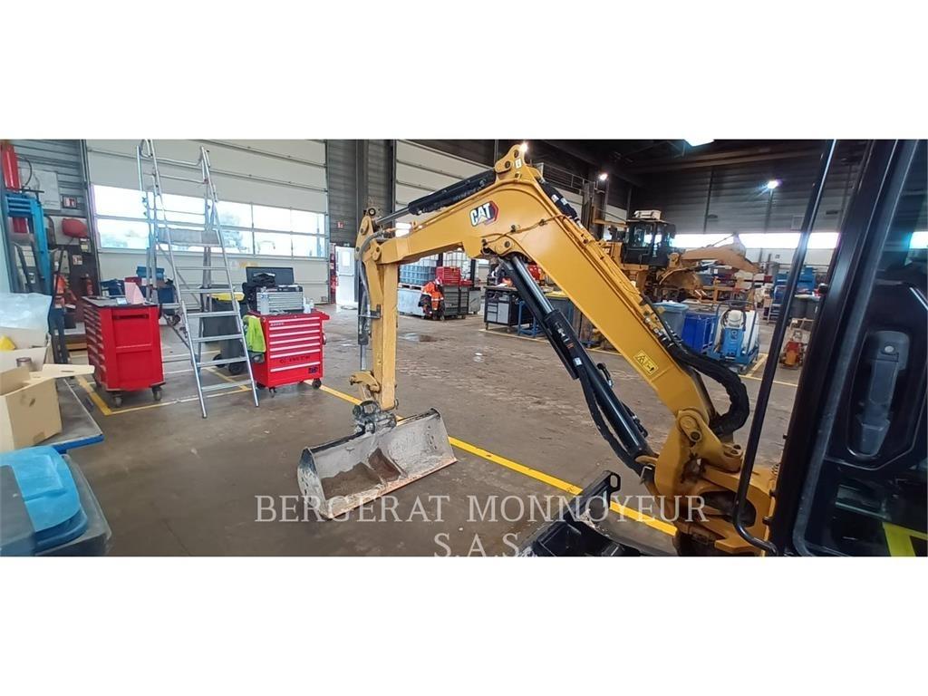 CAT 302.7 履带挖掘机