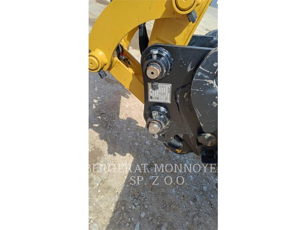 CAT 302.7CR 履带挖掘机