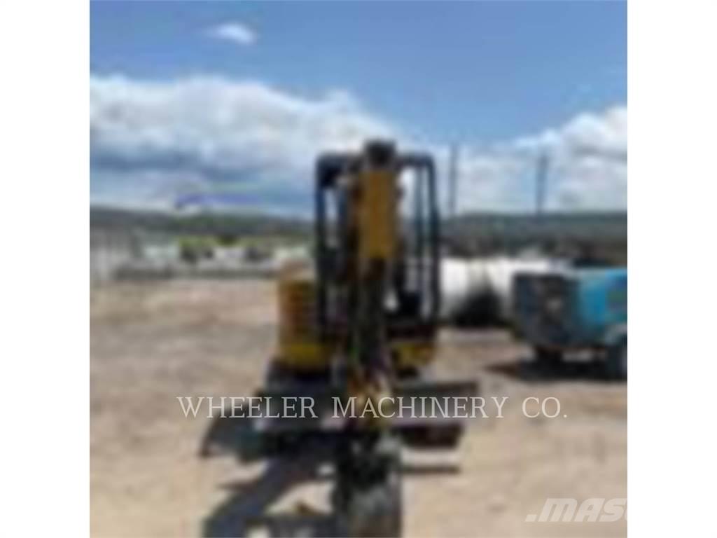 CAT 302.7DC1TH 履带挖掘机