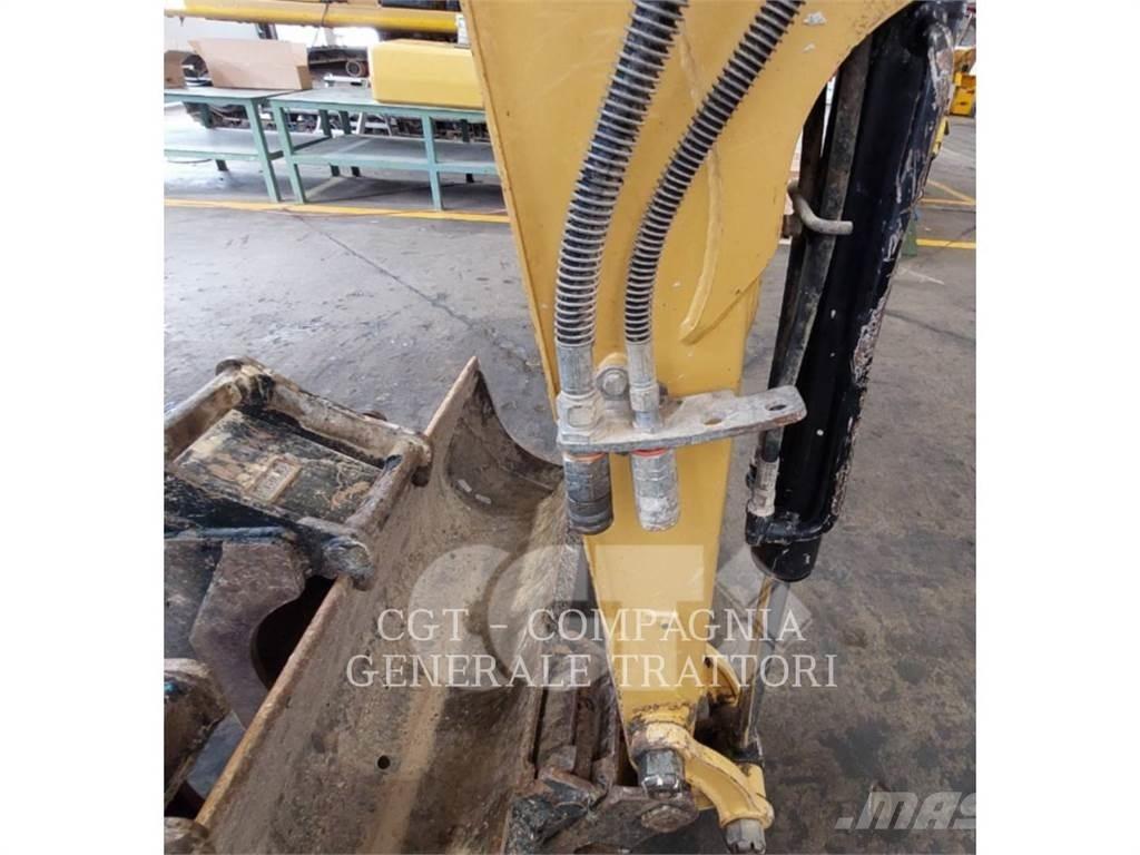 CAT 302.7DCR 履带挖掘机