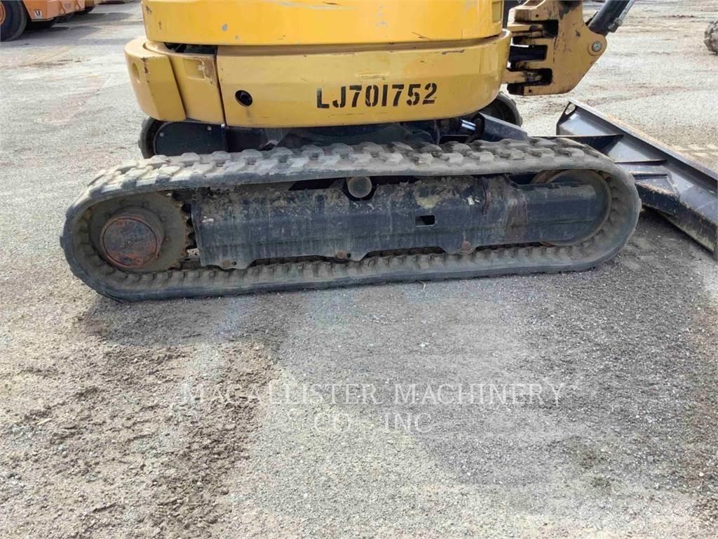 CAT 302.7DCR 履带挖掘机