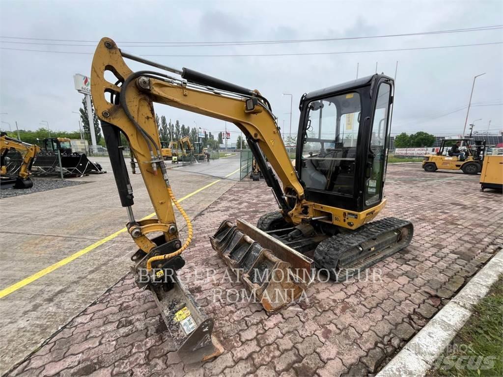 CAT 302.7DCR 履带挖掘机