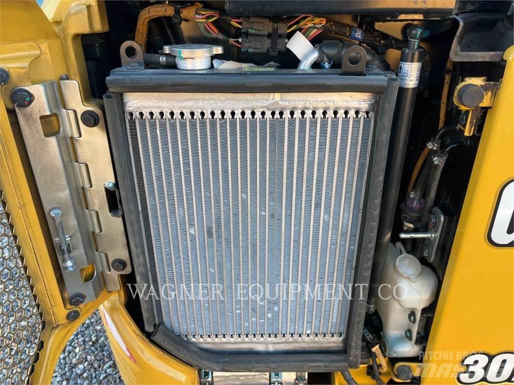 CAT 302 CR THB 履带挖掘机