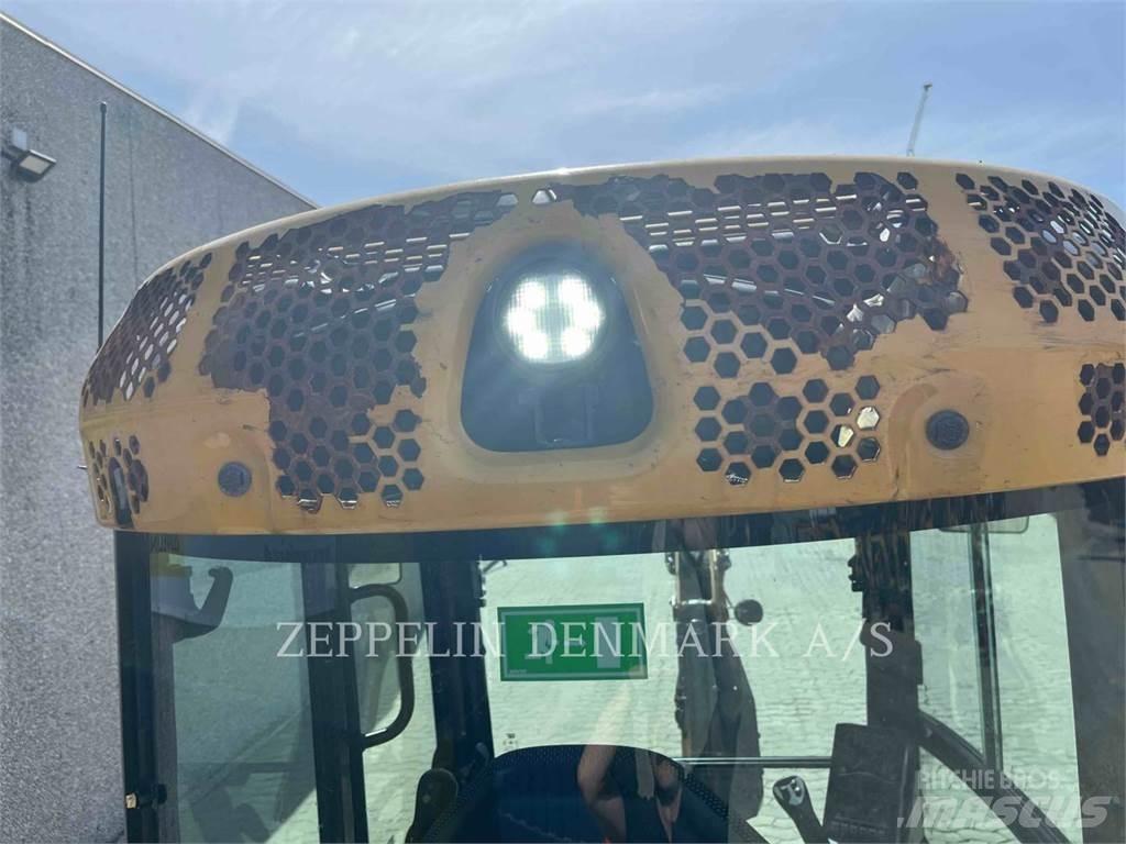 CAT 30205CR 履带挖掘机