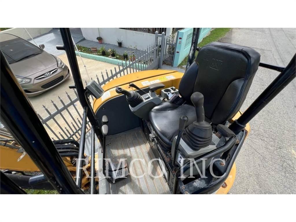 CAT 303.5 小型挖掘机