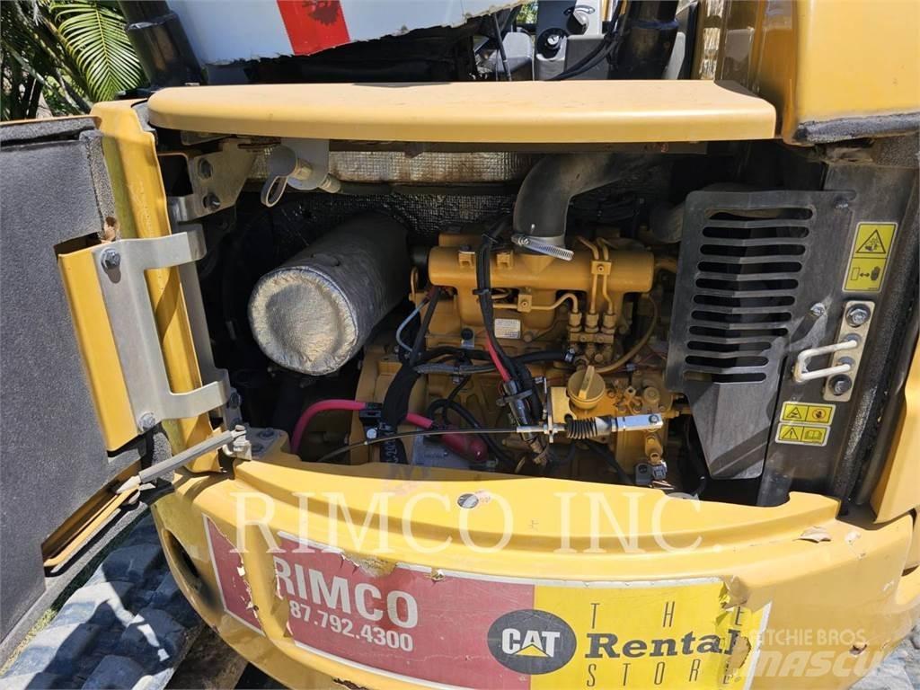 CAT 303.5 小型挖掘机
