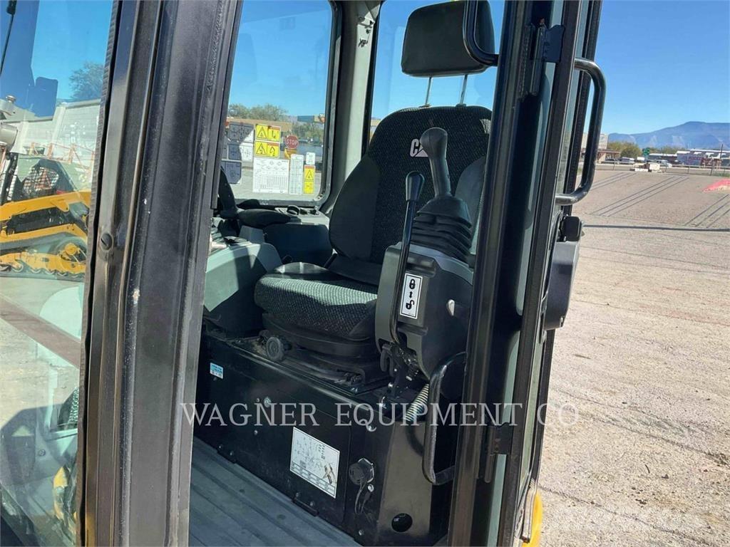 CAT 303.5E2 履带挖掘机