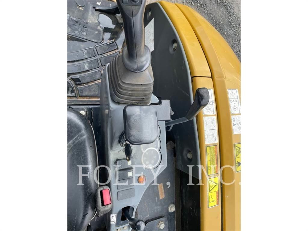 CAT 303ECR 履带挖掘机