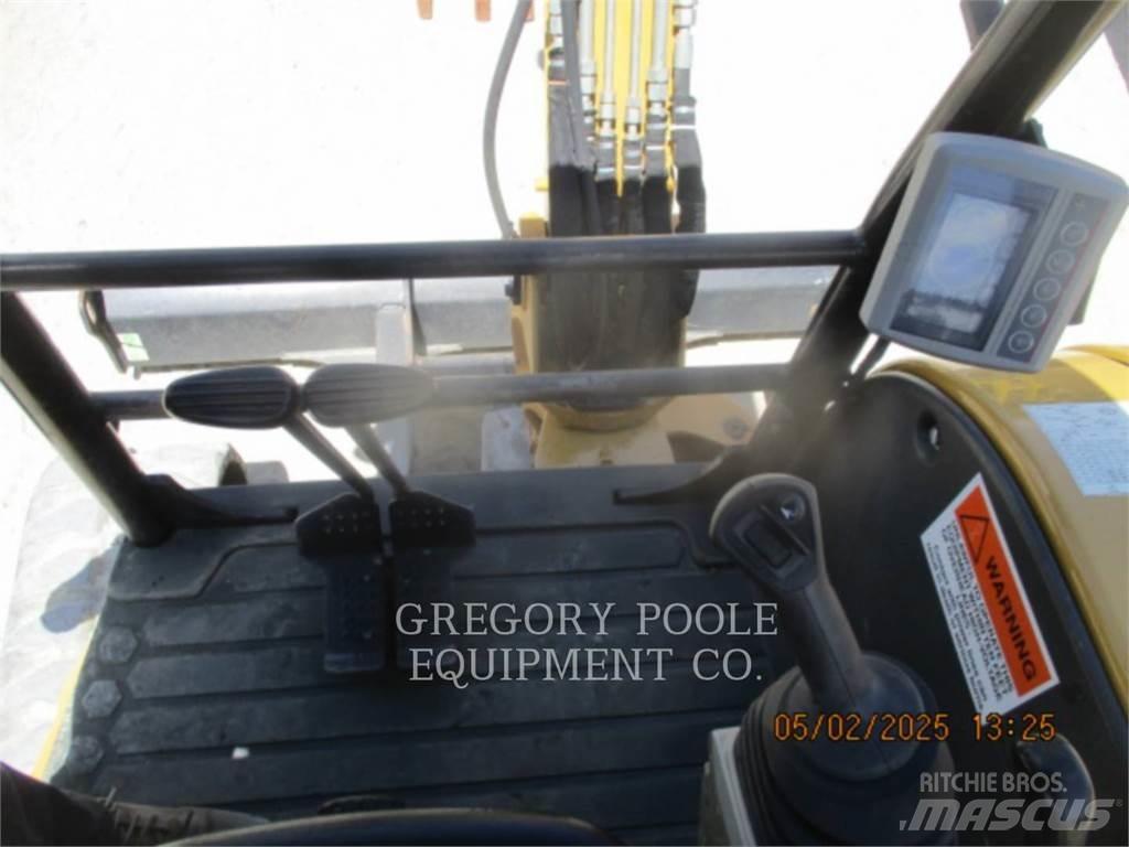 CAT 304E2CR 履带挖掘机
