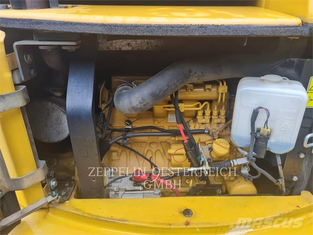 CAT 305.5E2CR 履带挖掘机