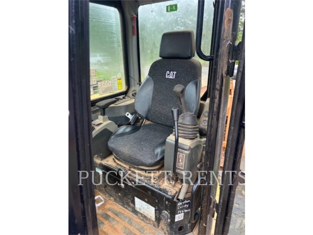 CAT 305E2CR 履带挖掘机