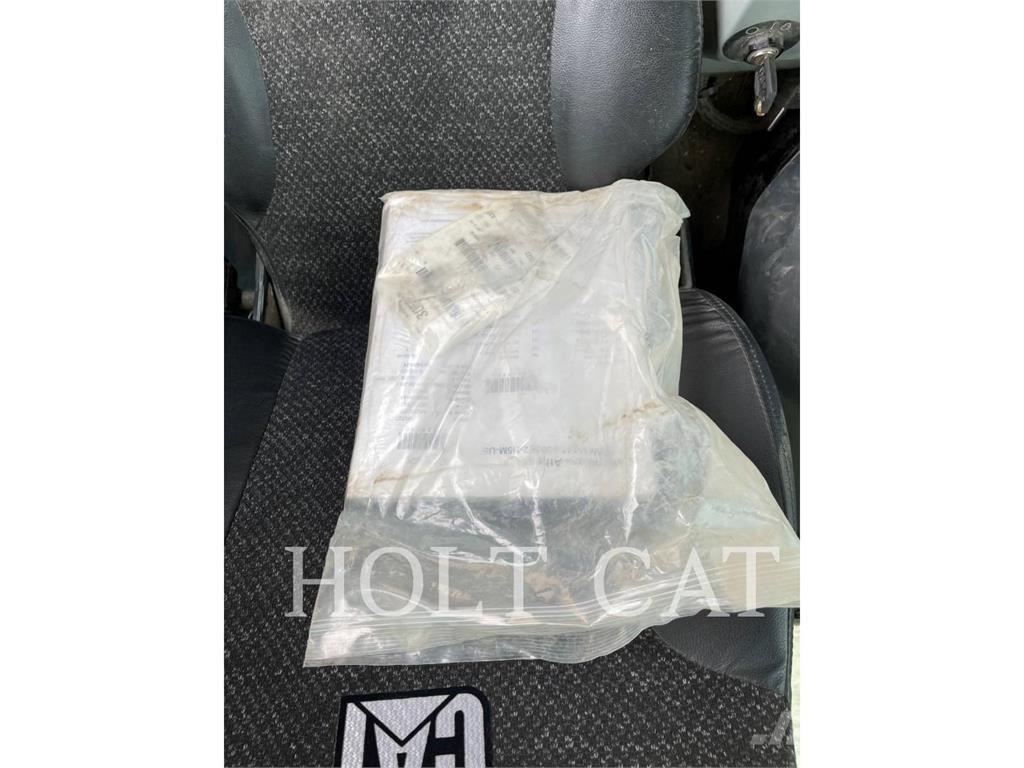 CAT 305E2CR 履带挖掘机