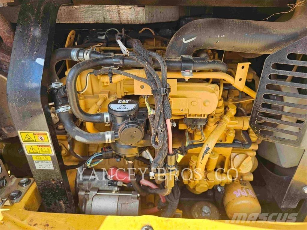 CAT 305E2CR 履带挖掘机