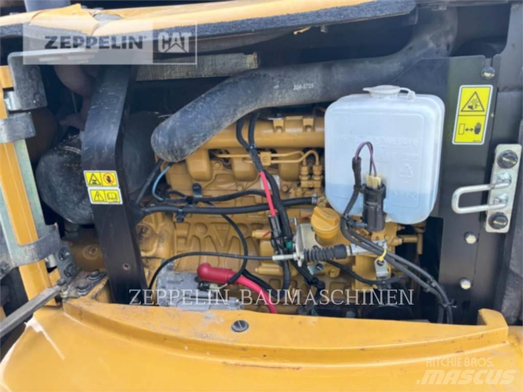 CAT 305ECR 履带挖掘机