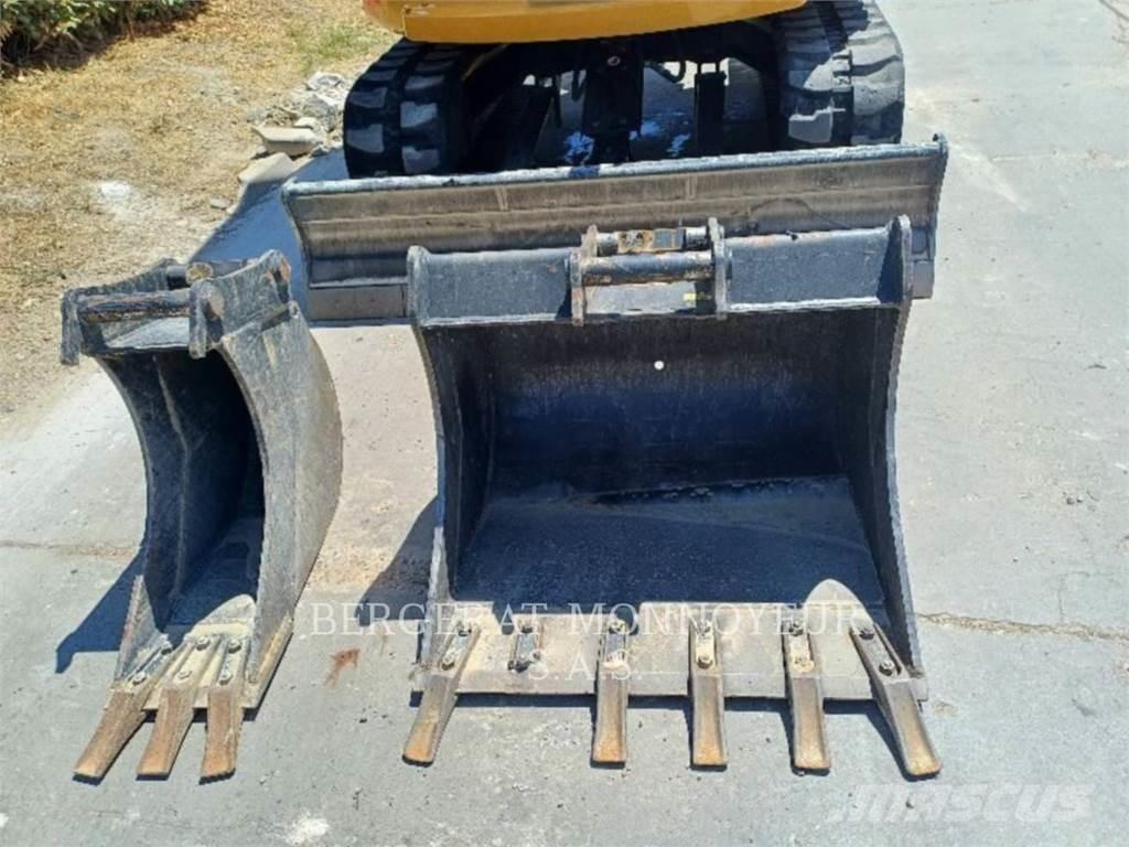CAT 306 CR 履带挖掘机