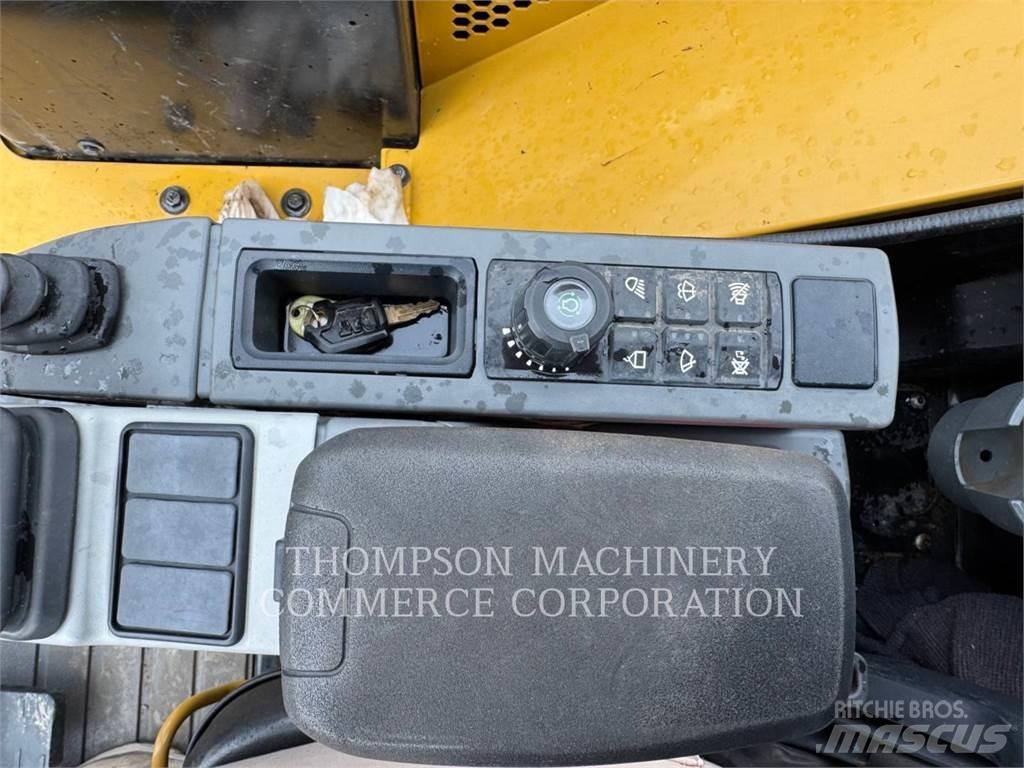 CAT 30607CR 履带挖掘机