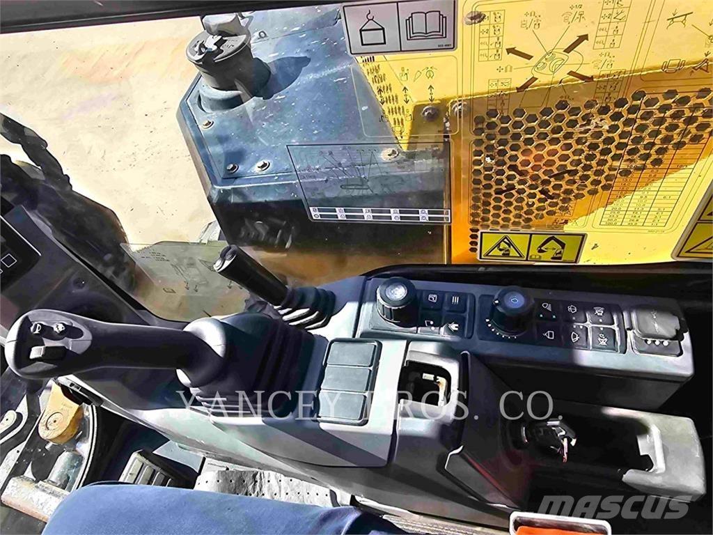 CAT 30607CR 履带挖掘机
